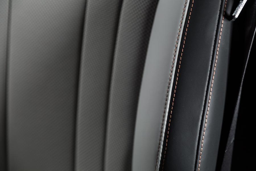 Детали интерьера Genesis G80 Sport 2017 года  (NA) (фото 55 из 94)